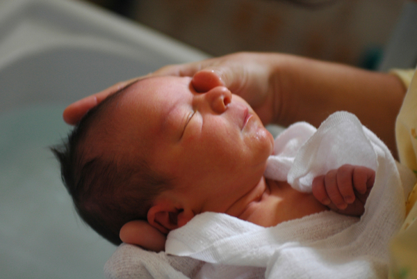 To Bathe or not to Bathe? Is Bathing Your Newborn Necessary?